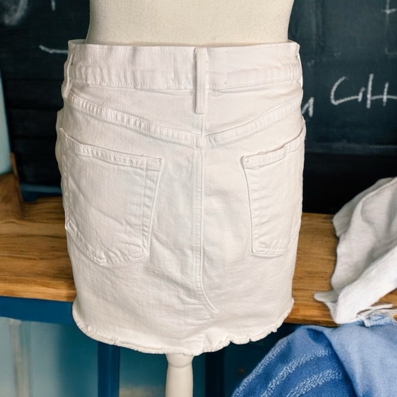Frame Denim ‘Le Mini Jean Skirt’ in “Blanc” With Raw Split Hem Detail Size 28 - Picture 11 of 16